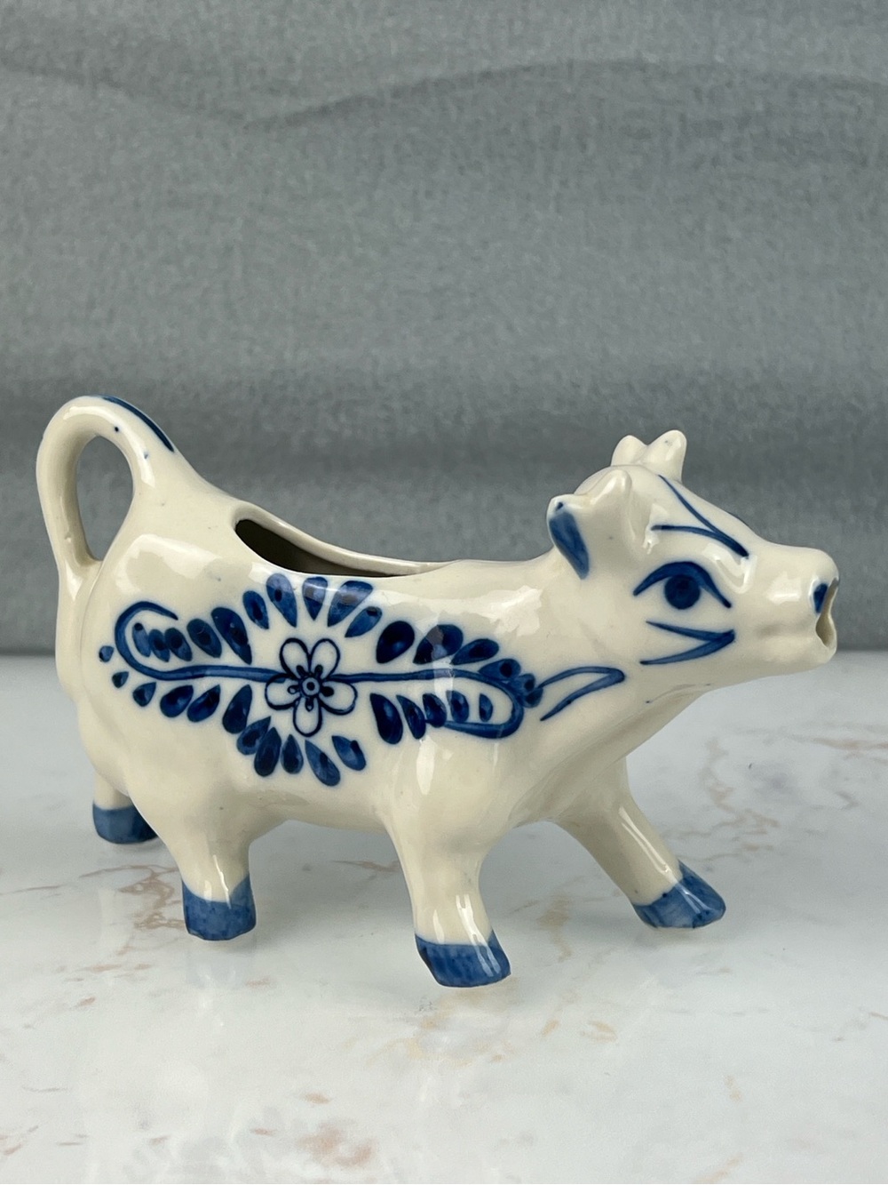 Vintage HandPainted Delft Blue White Porcelain Cow Creamer Windmill Handheld - Picture 4 of 10